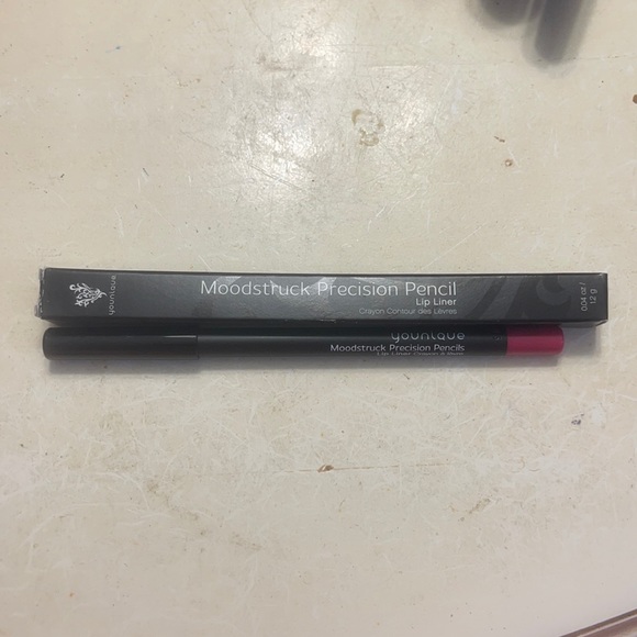 Younique precision lip liner - Picture 1 of 2